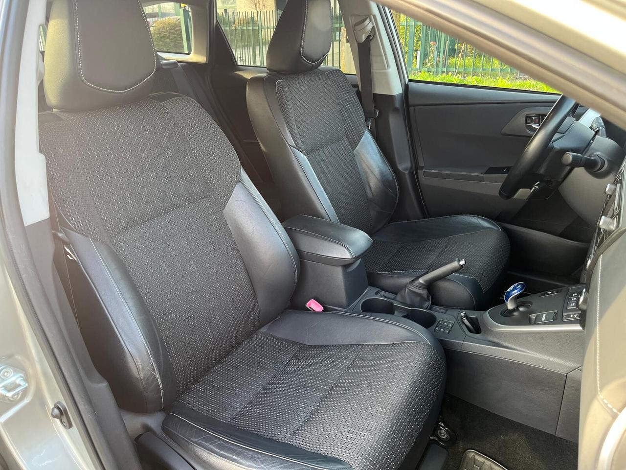 Toyota Auris 1.8 Hybrid 5 porte