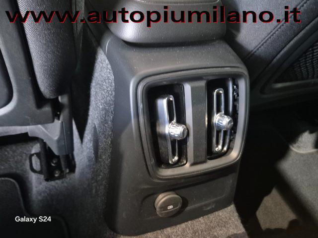VOLVO XC40 T5 Recharge Plug-in Hybrid Inscription Expression