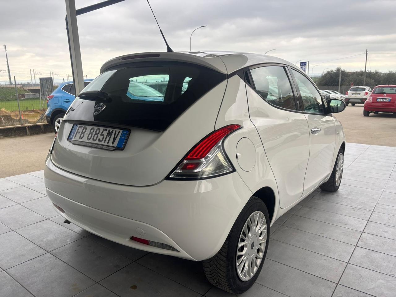 Lancia Ypsilon 1.2 69 CV 5 porte Silver