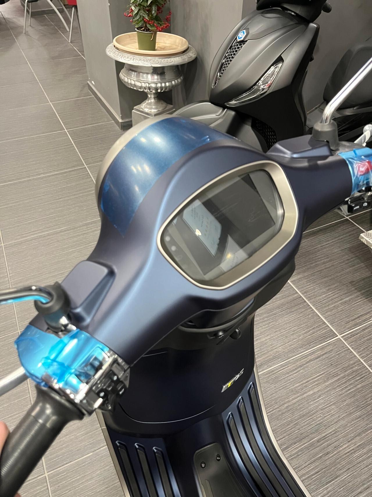 Vespa 125 Primavera Tech Blu Energico Matt Km0