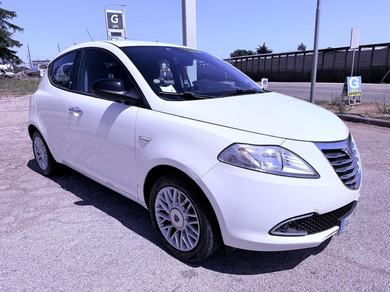 Lancia Ypsilon 1.2 69 CV 5 porte S&S Silver