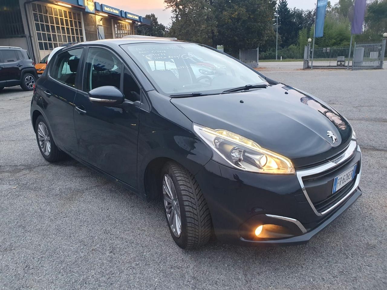 Peugeot 208 PureTech 82 5p. GPL Allure