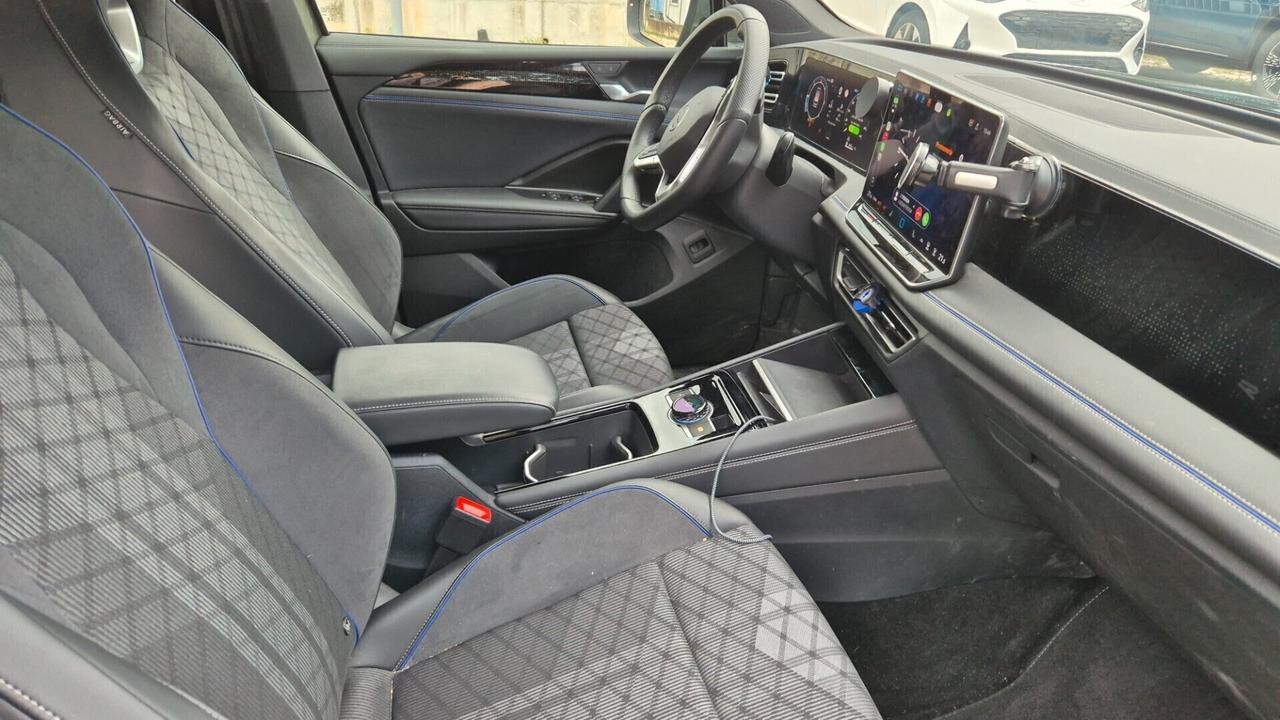 Volkswagen Tiguan 2.0 TDI 150 CV SCR DSG R-Line