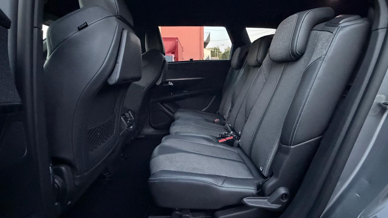 PEUGEOT 5008 1.5 ALLURE 131CV - SETTE POSTI, FULL LED, NEOPATENTATI