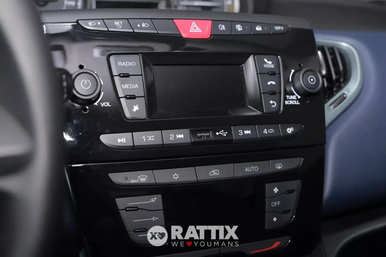 Lancia Ypsilon 1.0 Firefly Hybrid 70CV Silver