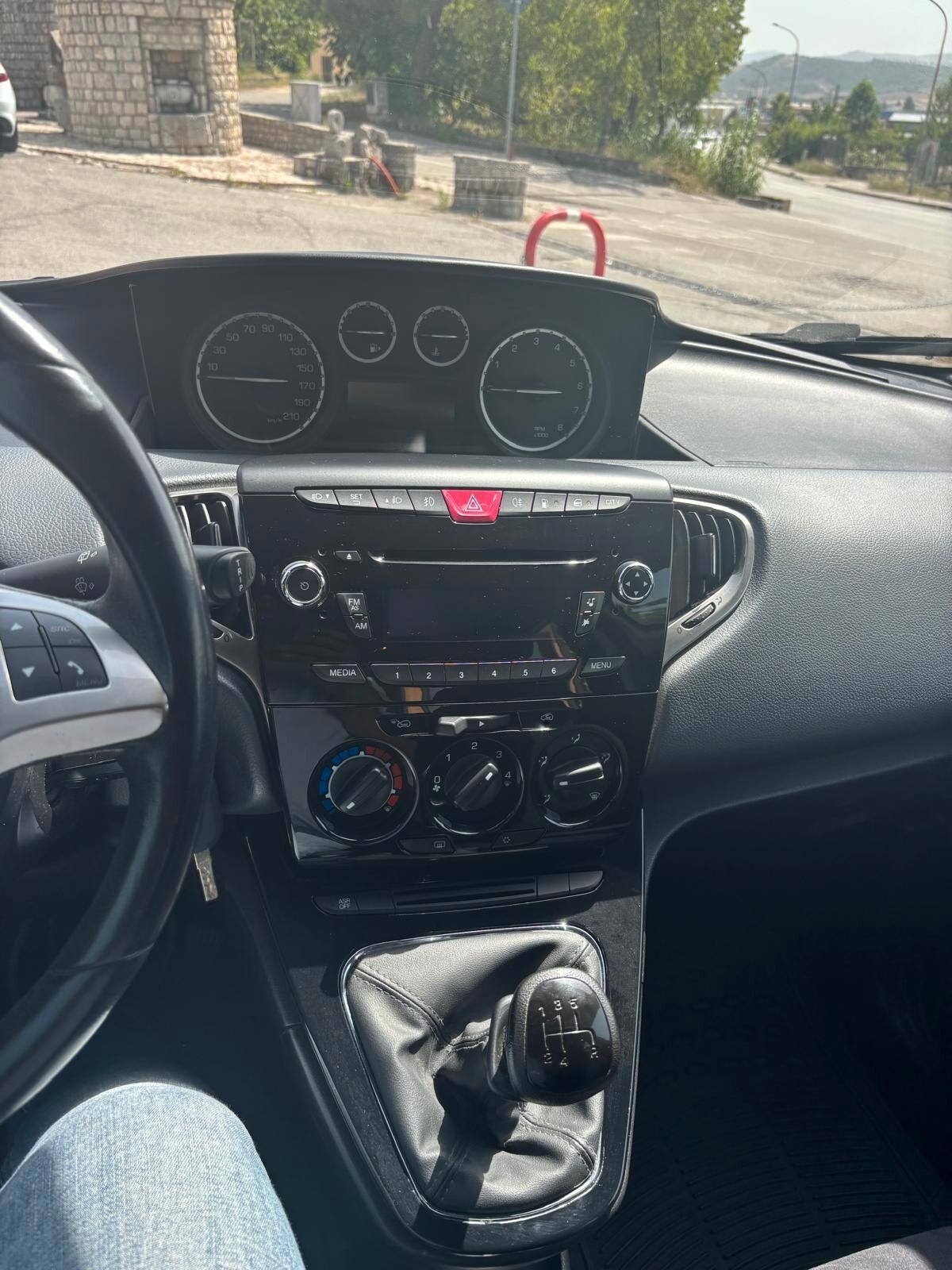 Lancia Ypsilon 0.9 TwinAir 85 CV 5 porte Metano Ecochic Gold