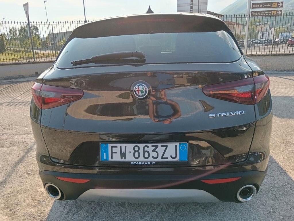 Alfa Romeo Stelvio 2.2 Turbodiesel 160 CV AT8 RWD