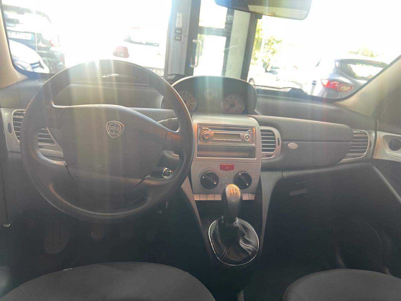 Lancia Ypsilon 1.3 MJT 75 CV Unyca