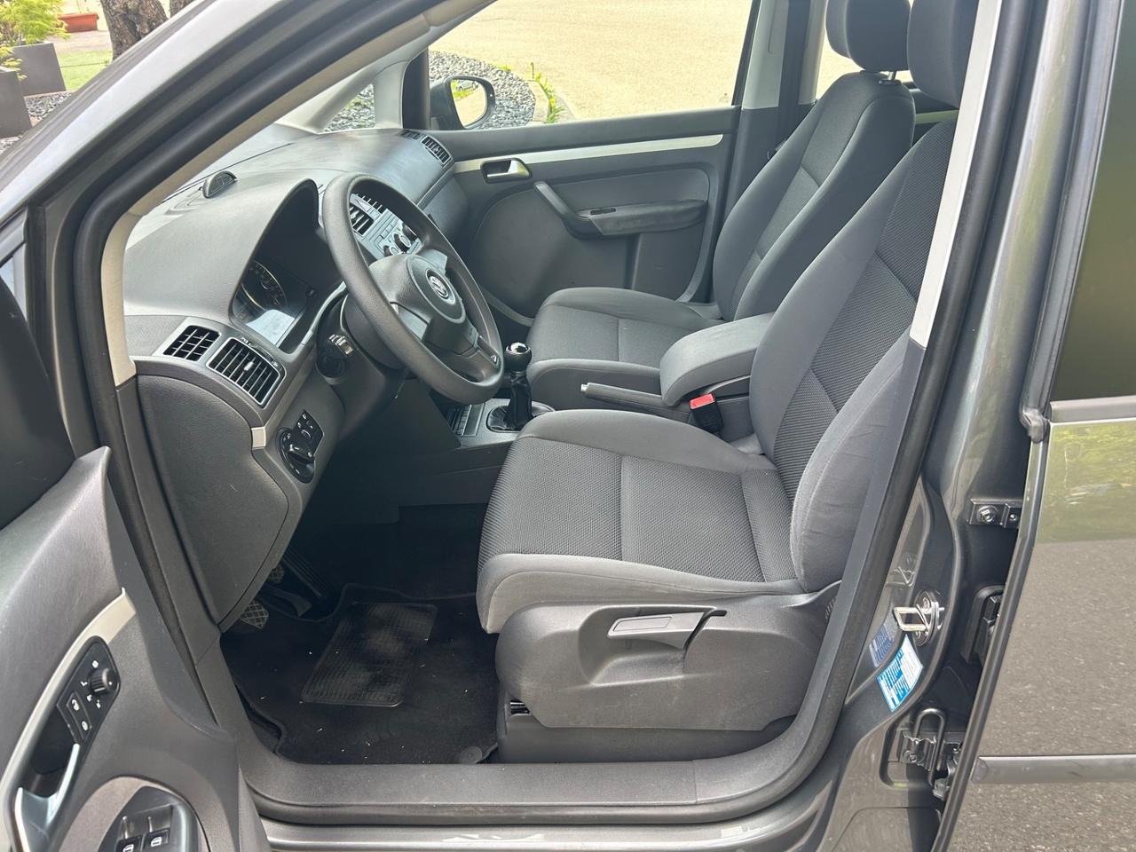Volkswagen Touran 1.2 TSI Trendline * 7 POSTI * Neo patentati