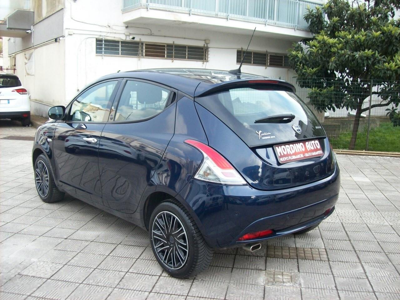 Lancia Ypsilon 1.0 FireFly 5 porte S&S Hybrid Ecochic Gold