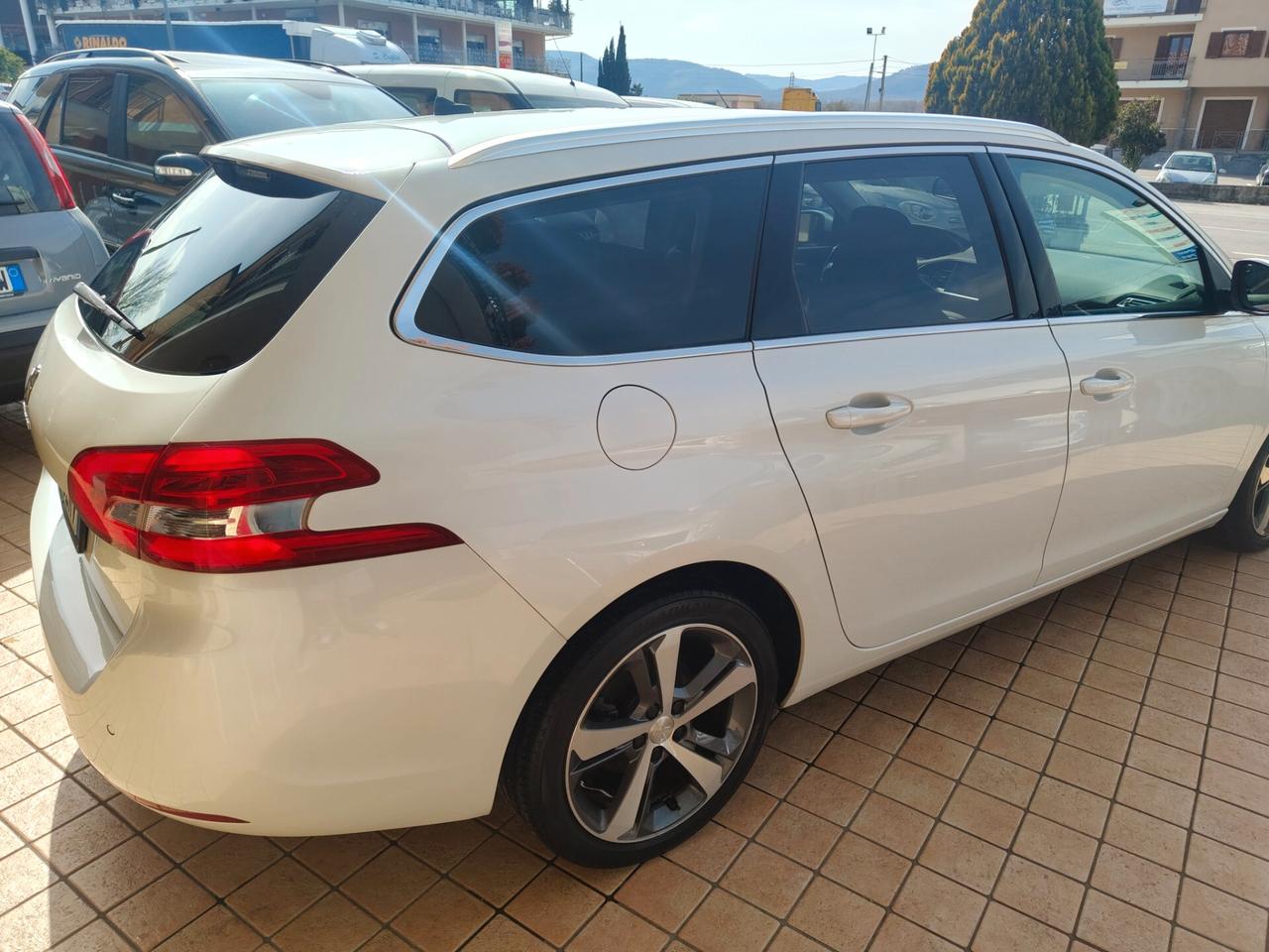 Peugeot 308 BlueHDi 120 S&S EAT6 SW Allure