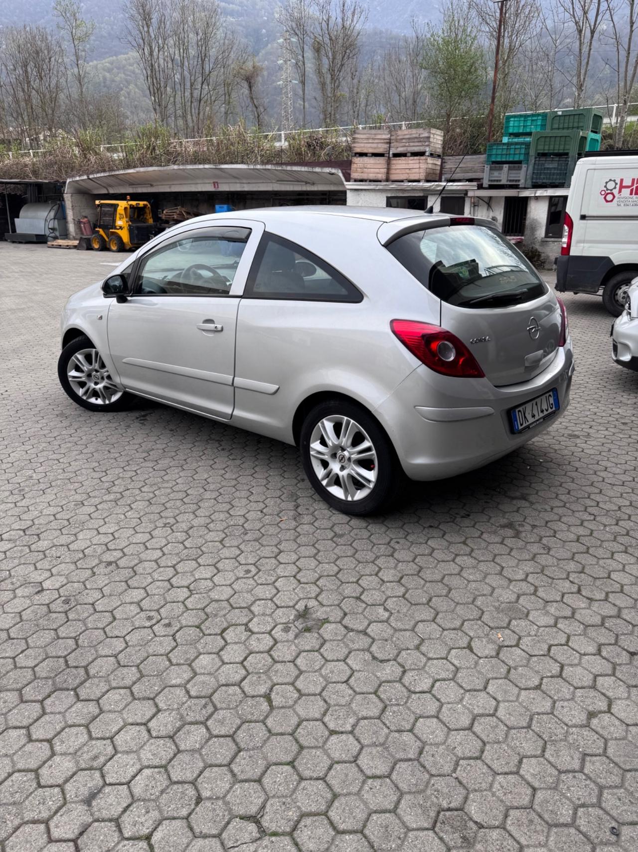 Opel Corsa 1.2 3 porte Sport