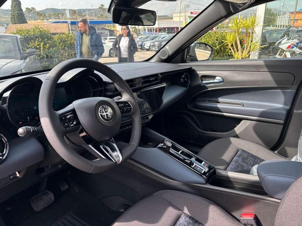 Alfa Romeo Junior 1.2 136 CV Hybrid 2026 KM 0 IVA ESPOSTA Tua a solo 249 Euro al mese