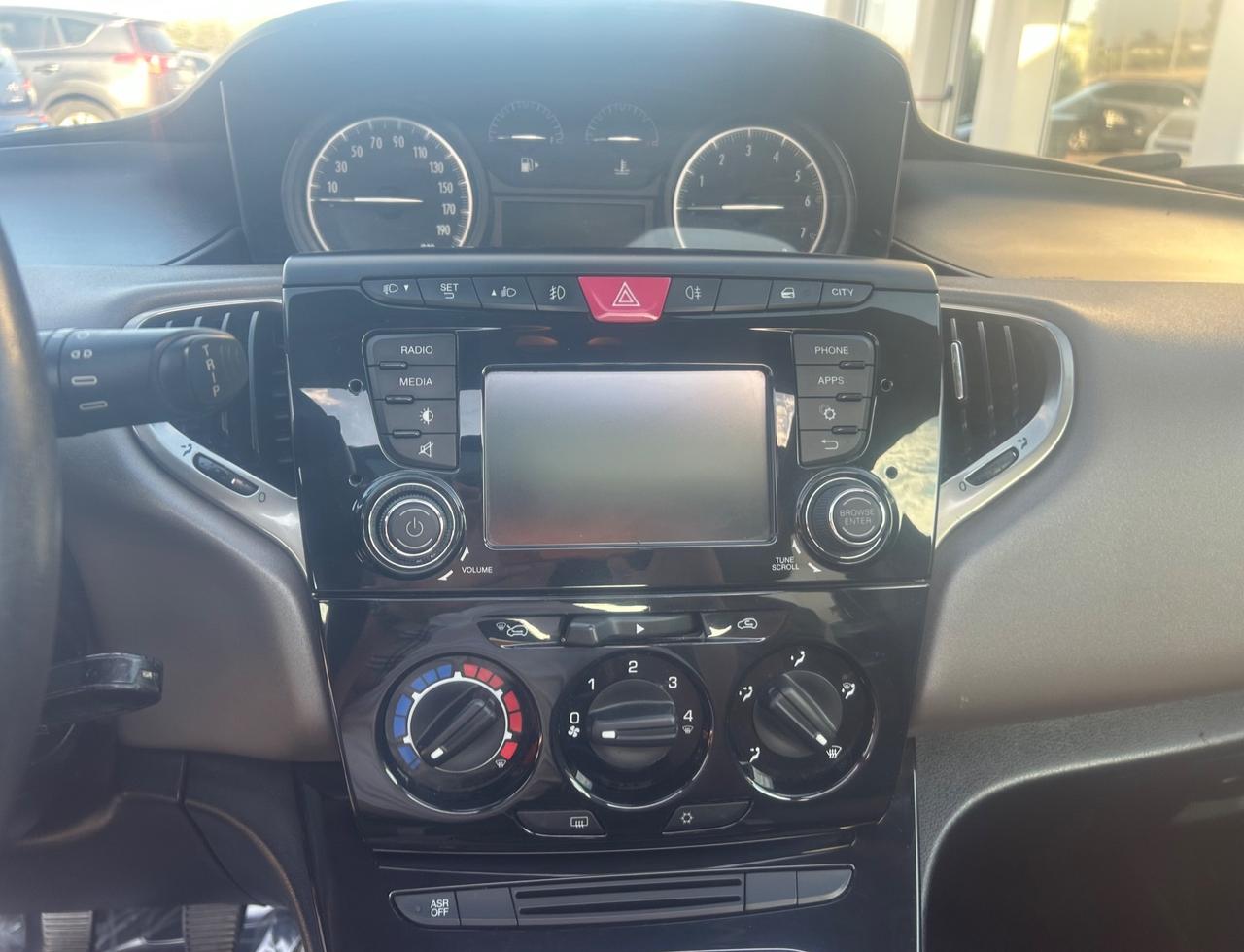 Lancia Ypsilon 1.2 69 CV 5 porte Platinum