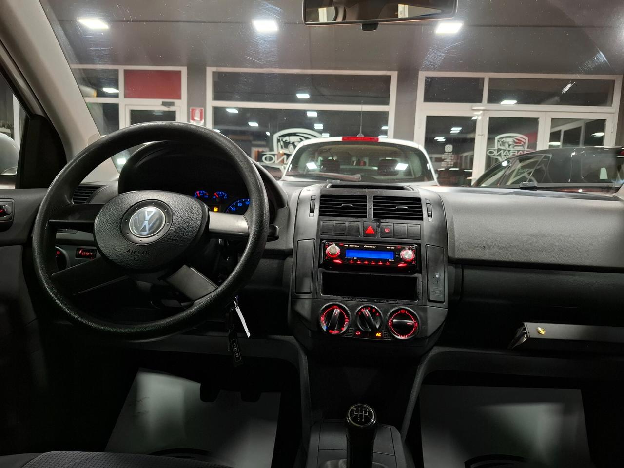 Volkswagen Polo 1.4 benzina Neopatentato