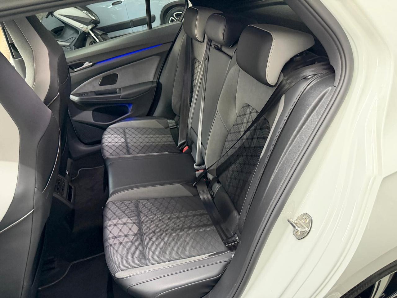 Volkswagen Golf 1.5 eTSI 150 CV EVO ACT DSG R-Line