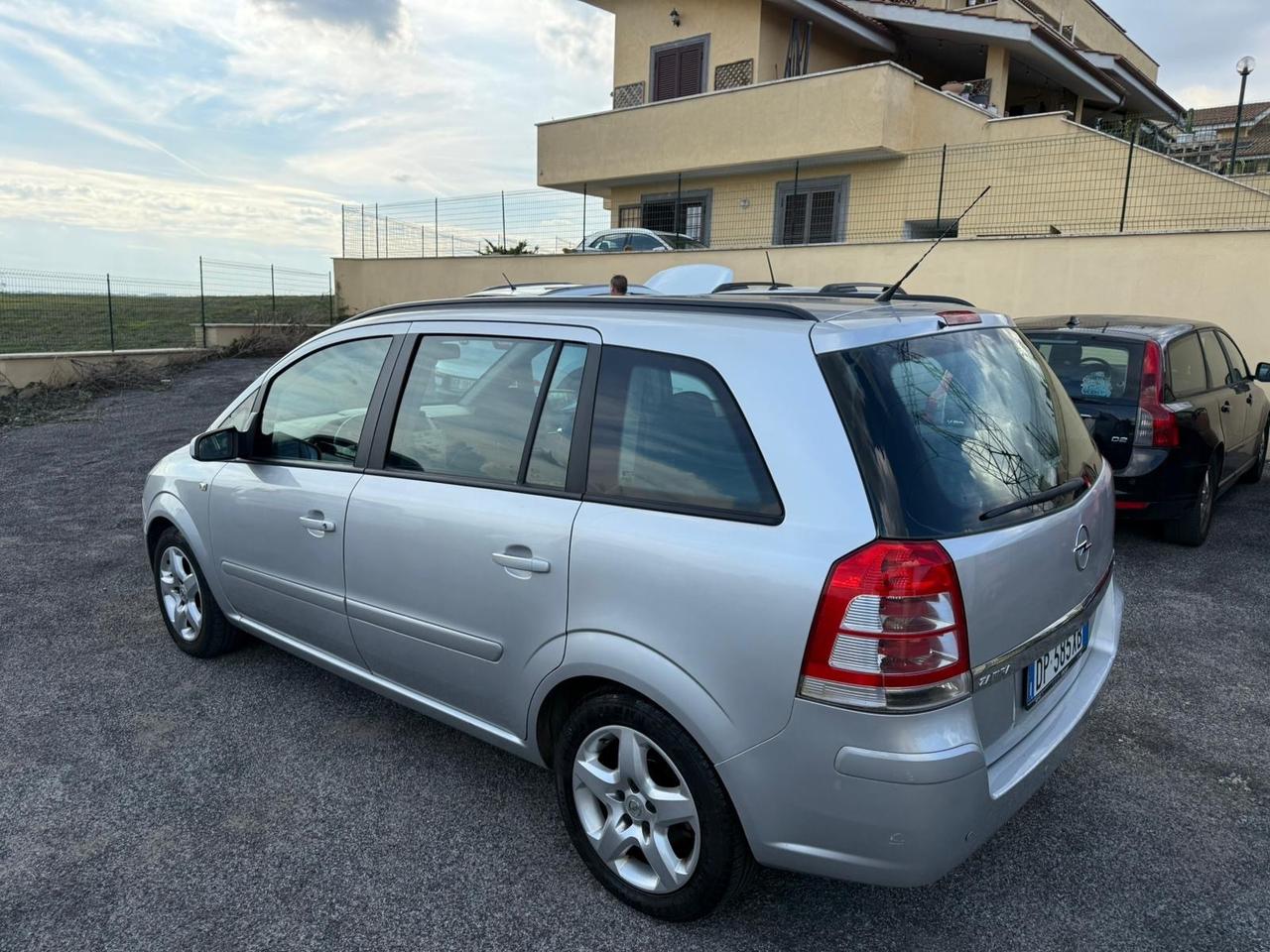 Opel Zafira 1.6 16V VVT Cosmo