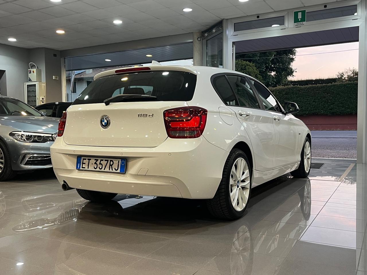 Bmw 118 118d 5p. Unique