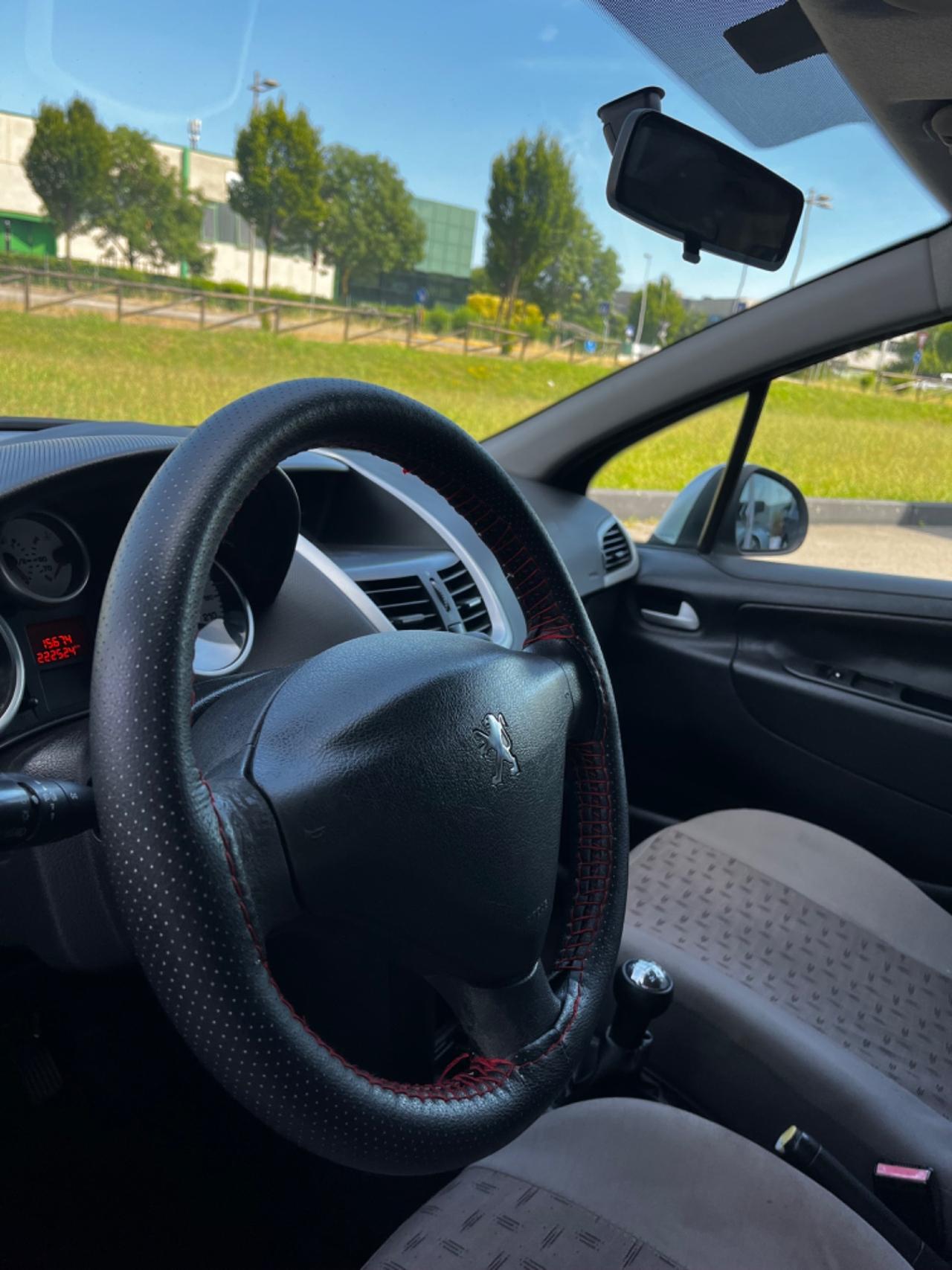 Peugeot 207 1.4 HDi 70CV Neopatentati
