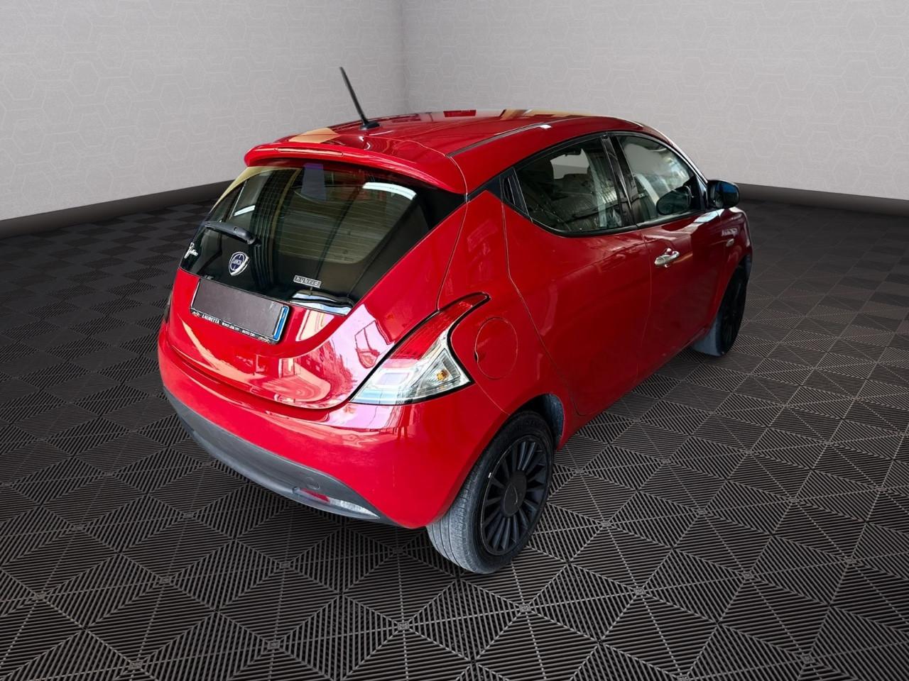 Lancia Ypsilon 1.0 FireFly 5 porte S&S Hybrid Ecochic Silver