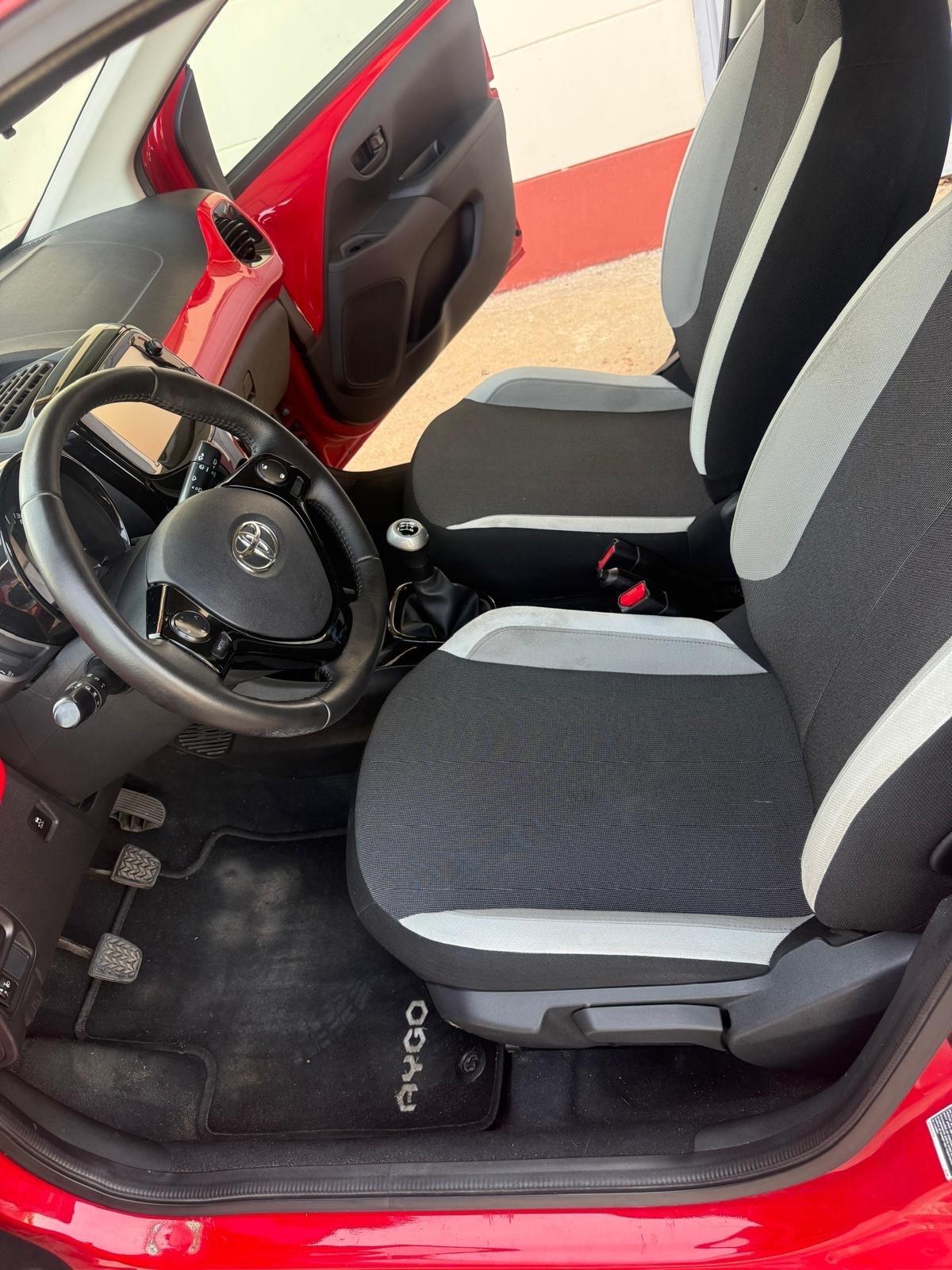 Toyota Aygo 1.0 VVT-i 69 CV 5 porte x-cite