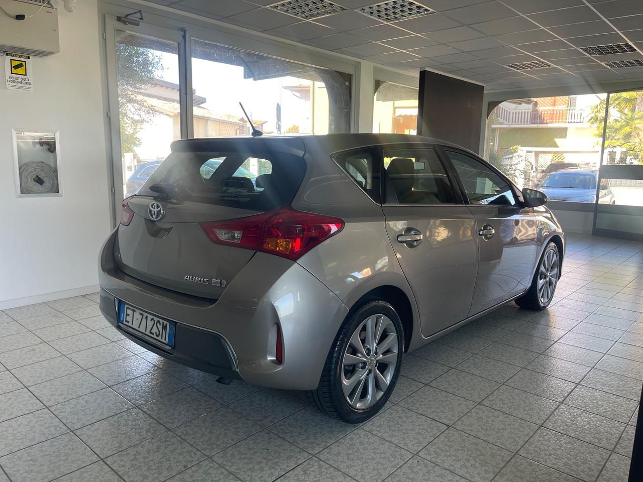 Toyota Auris 1.8 Hybrid Lounge