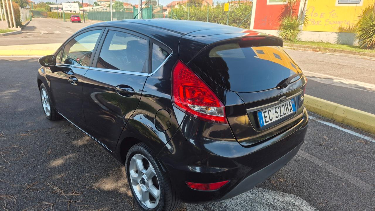 Ford Fiesta 1.4 5 porte Benzina GPL Titanium