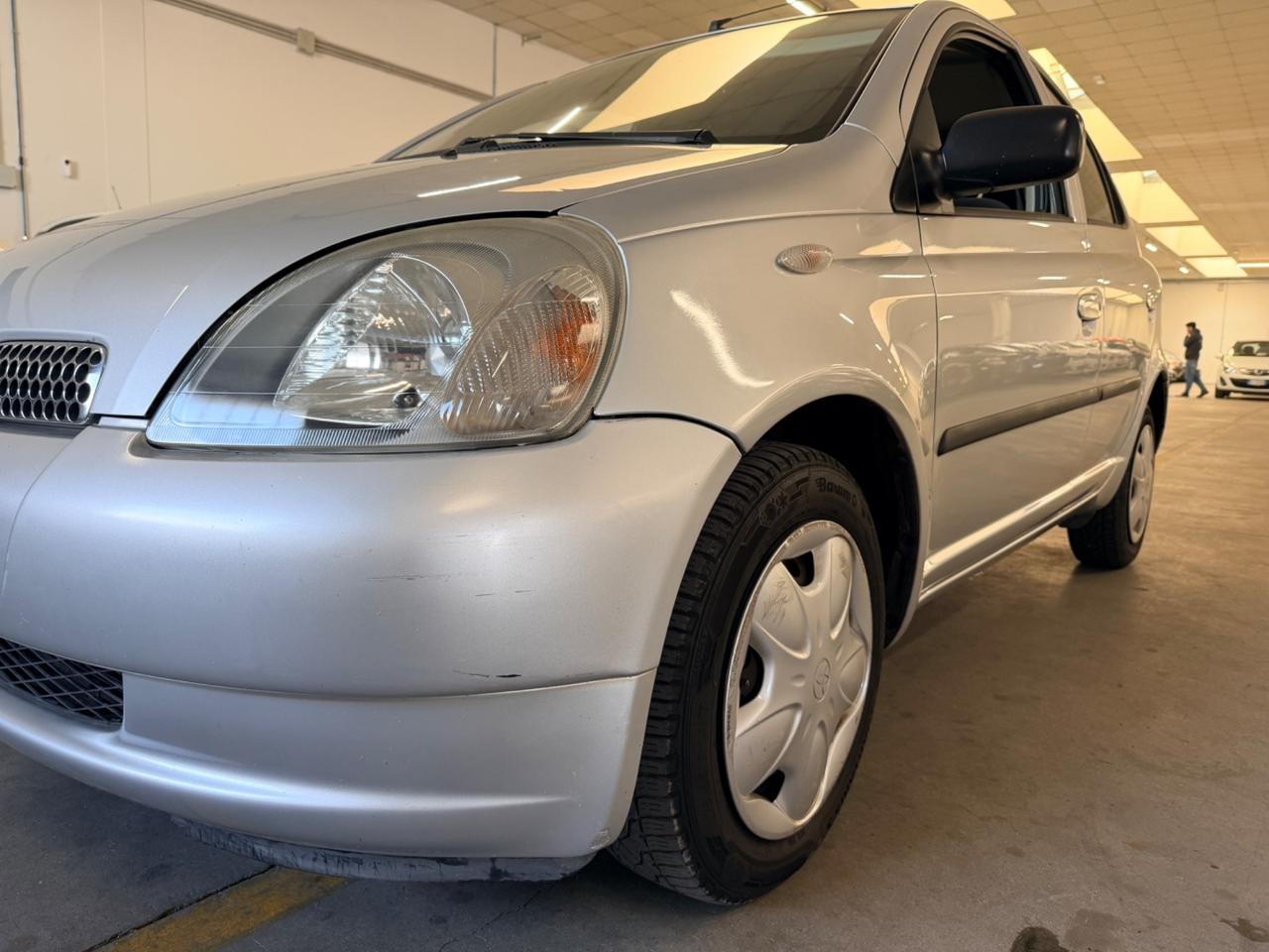 Toyota Yaris 1.0i 16V cat 5 porte Sol