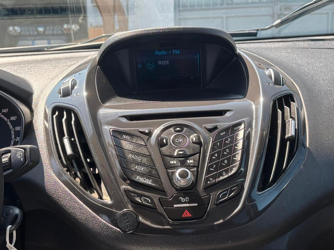 Ford Tourneo Courier 1.5 TDCI 95 CV Titanium