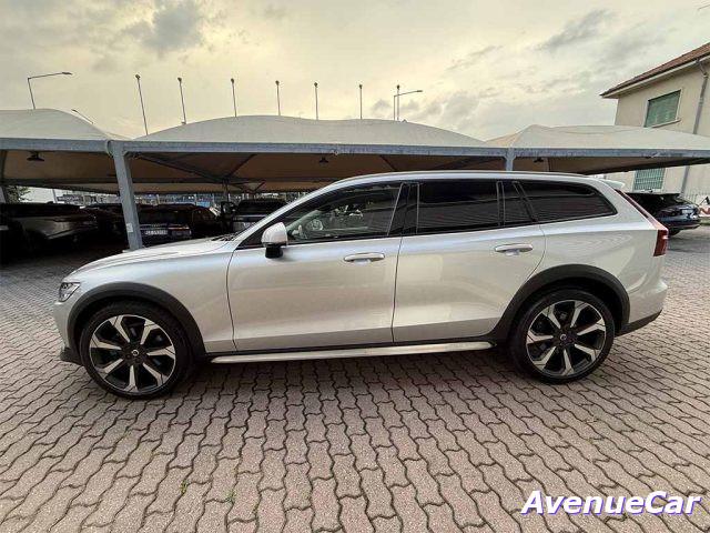 VOLVO V60 Cross Country 2.0 b4 Business Pro awd CERCHI 20' TELECAMERA POST