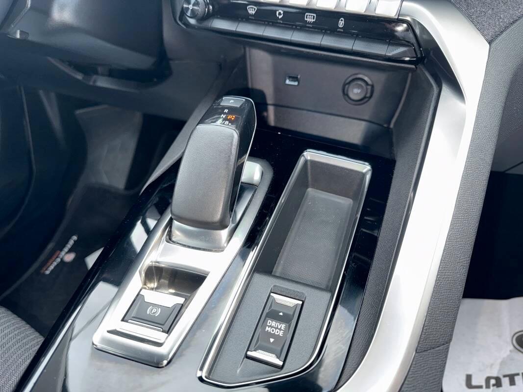 Peugeot 3008 II 1.6 hybrid phev Allure Pack 225cv e-eat8