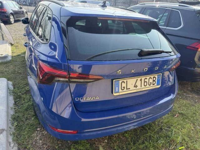 SKODA Octavia 2.0 TDI EVO SCR DSG Wagon Executive Navi LED UniPr