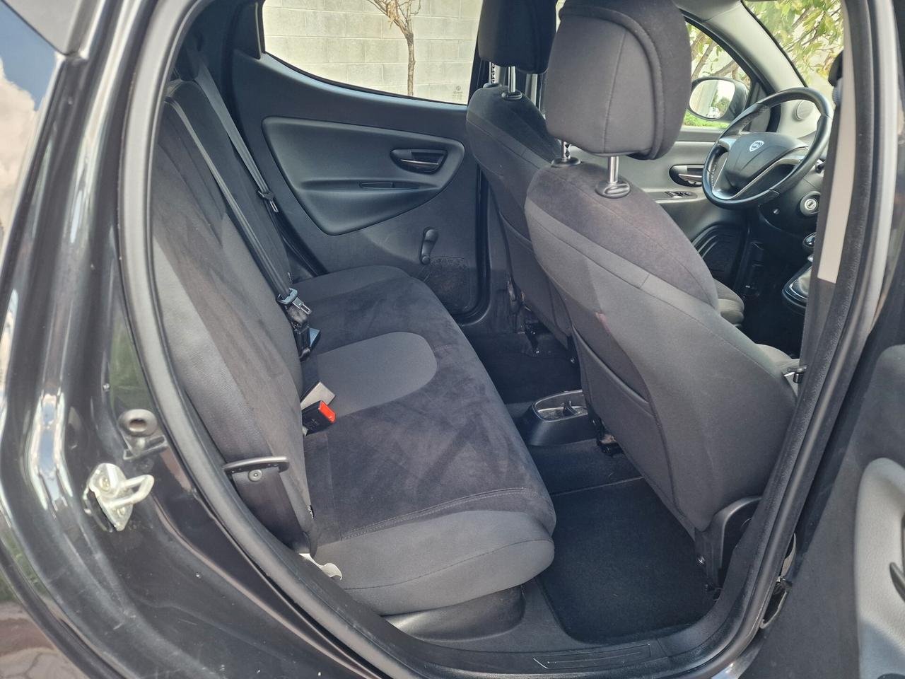 Lancia Ypsilon 1.2 69 CV 2014 neopatentati
