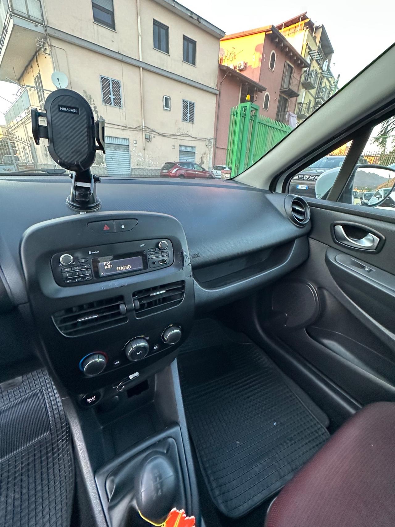 Renault Clio 1.2 75CV 5 porte Zen