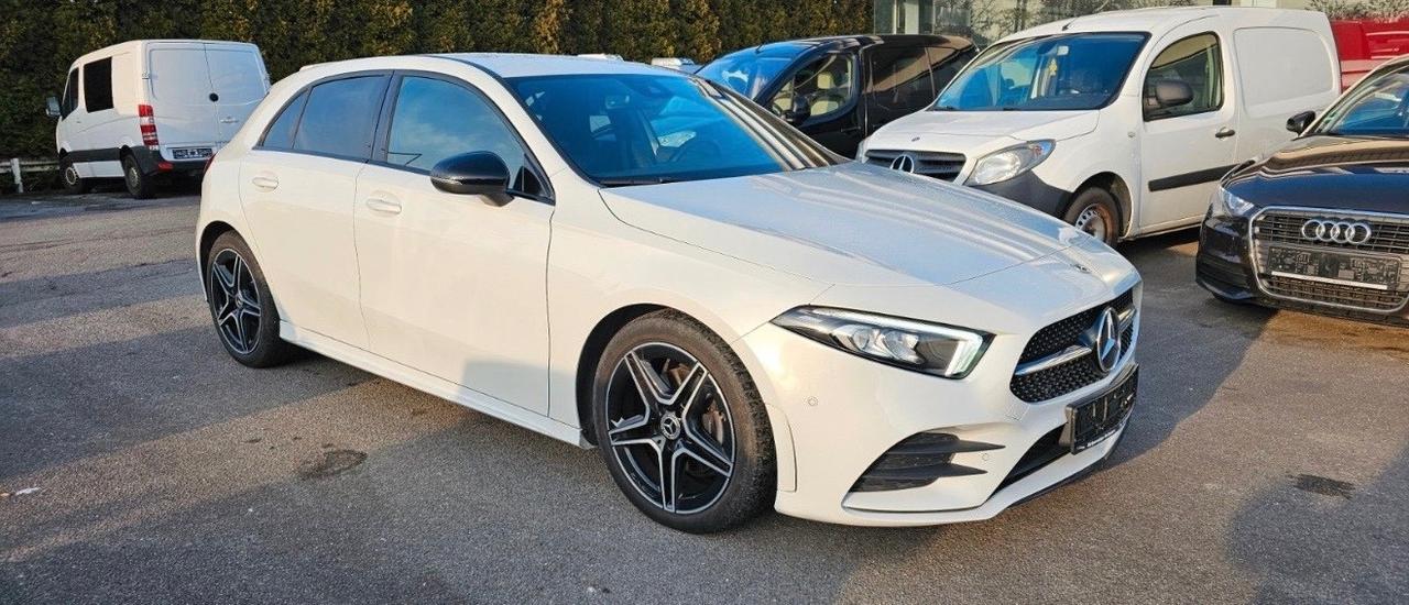 Mercedes-benz A 180d Automatic Premium AMG Line Pack night
