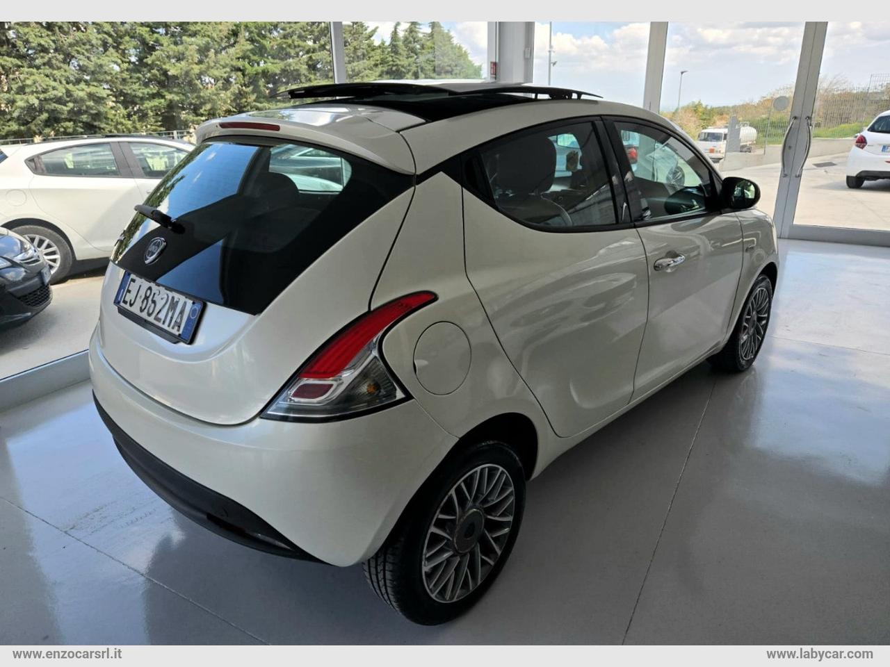 LANCIA Ypsilon 1.3 MJT 95 CV 5p. S&S Platinum TETTO APRIBILE