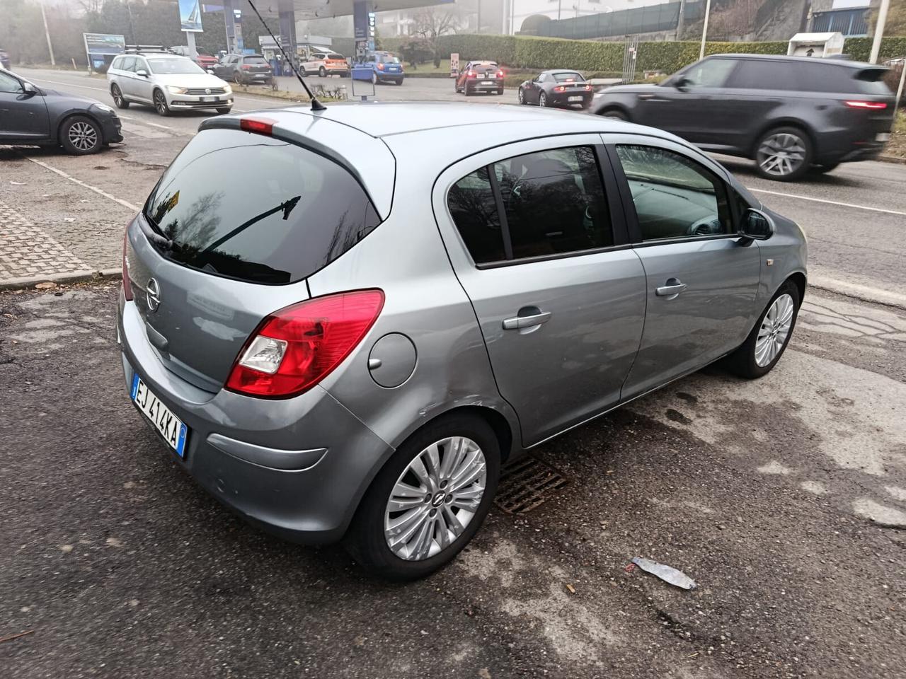 Opel Corsa 1.2 5 porte Club
