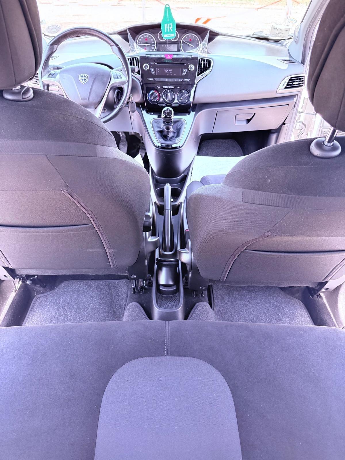 Lancia Ypsilon 1.2 69 CV 5 porte S&S Silver