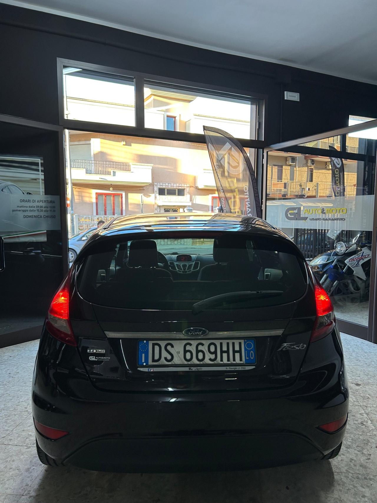 Ford Fiesta 1.4 TDCi 68CV 5 porte Titanium
