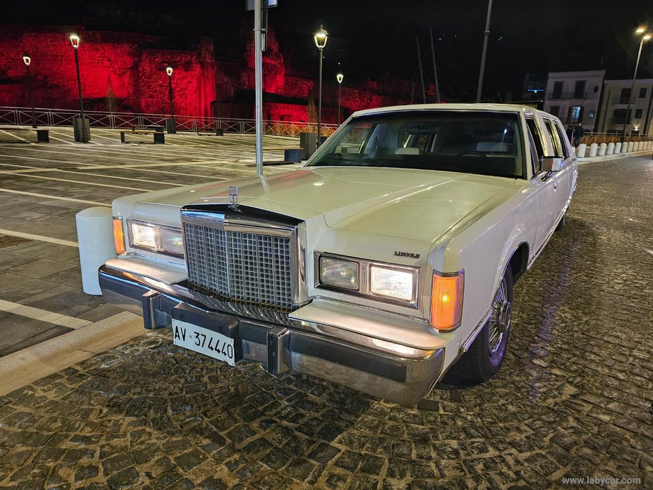 LINCOLN TOWN CAR