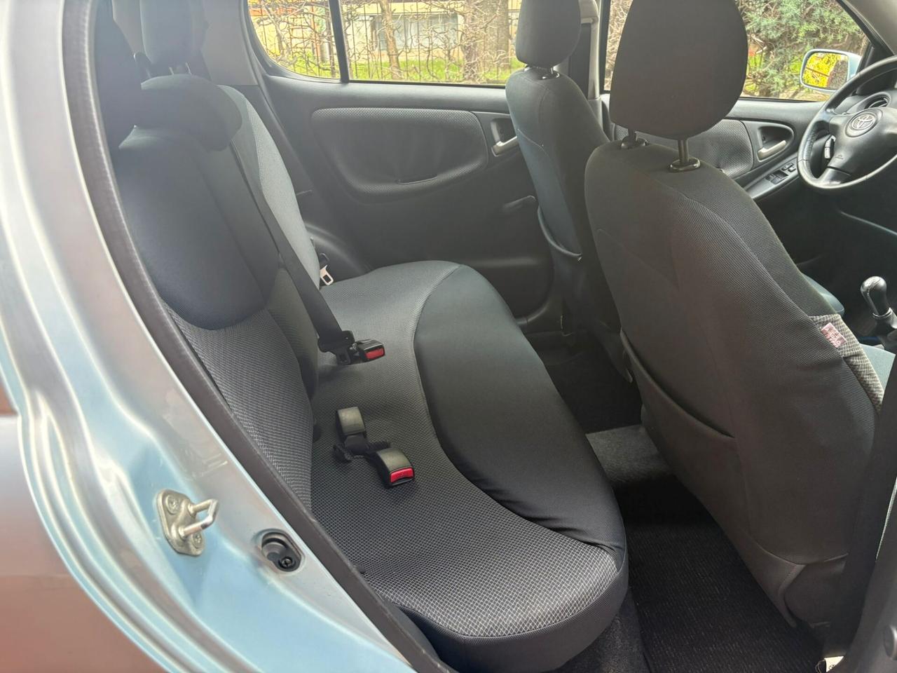 Toyota Yaris 1.0i 16V cat 5 porte Sol