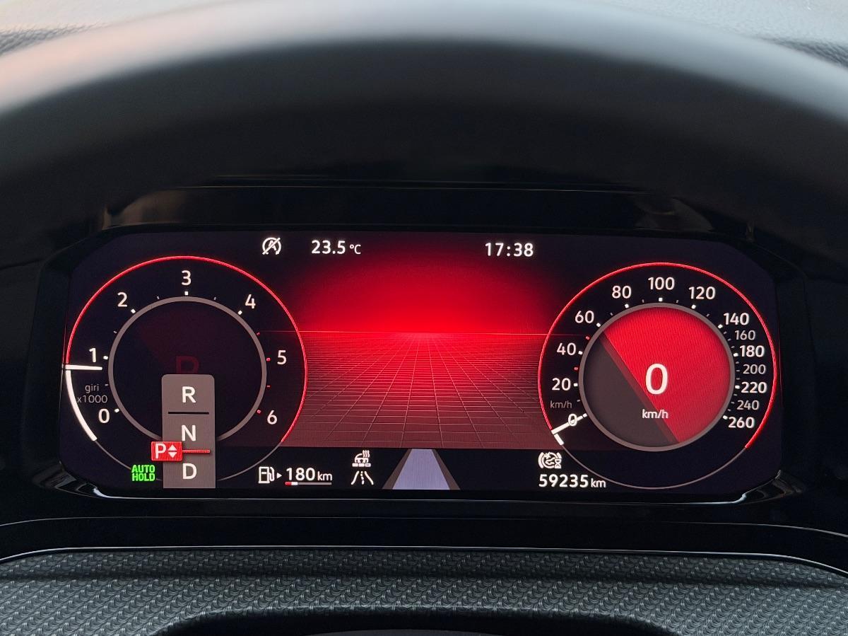 Volkswagen Golf 8 R-line 2.0 TDI 150 CV
