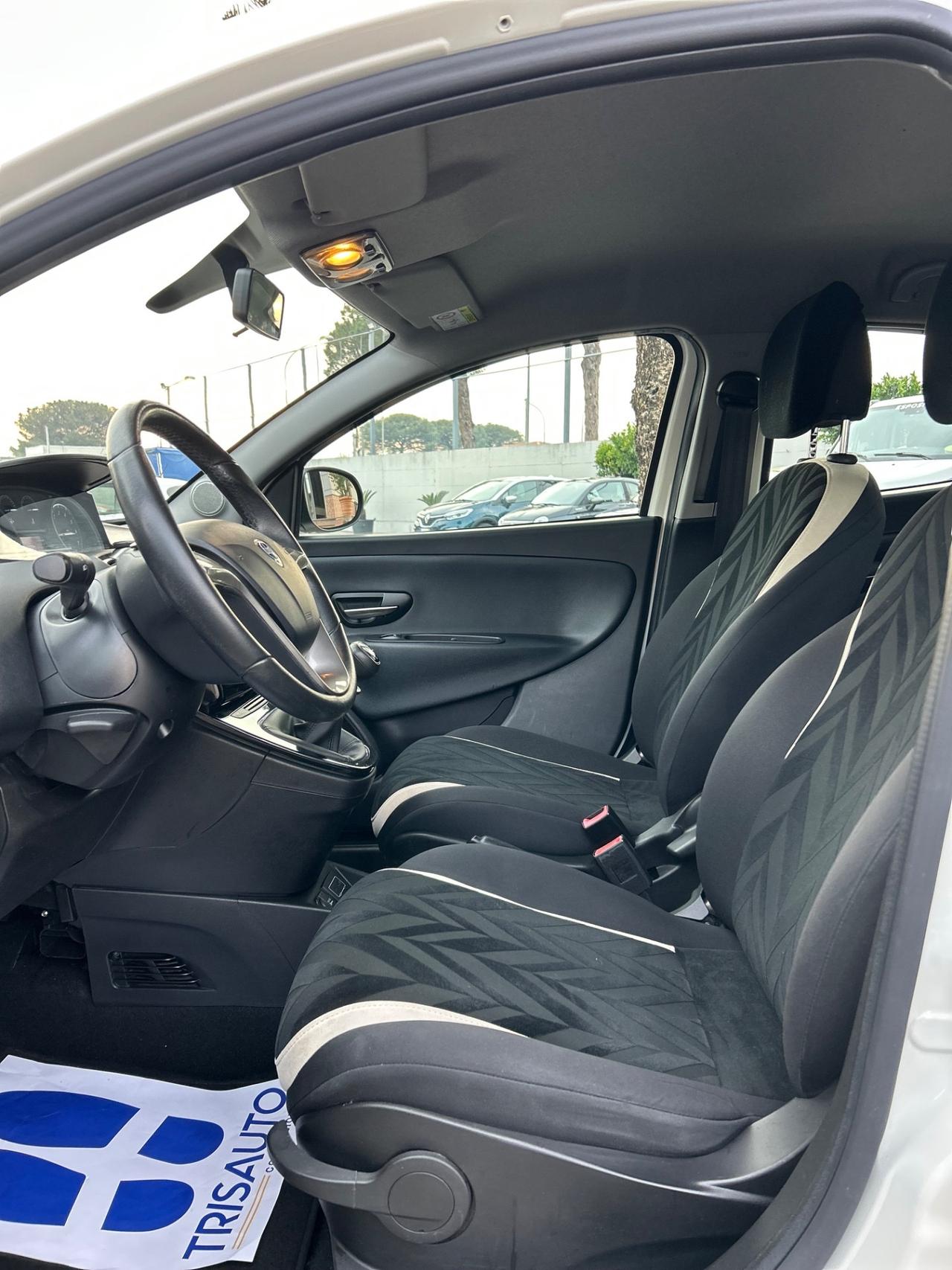 Lancia Ypsilon 1.2 GPL Ecochic Gold