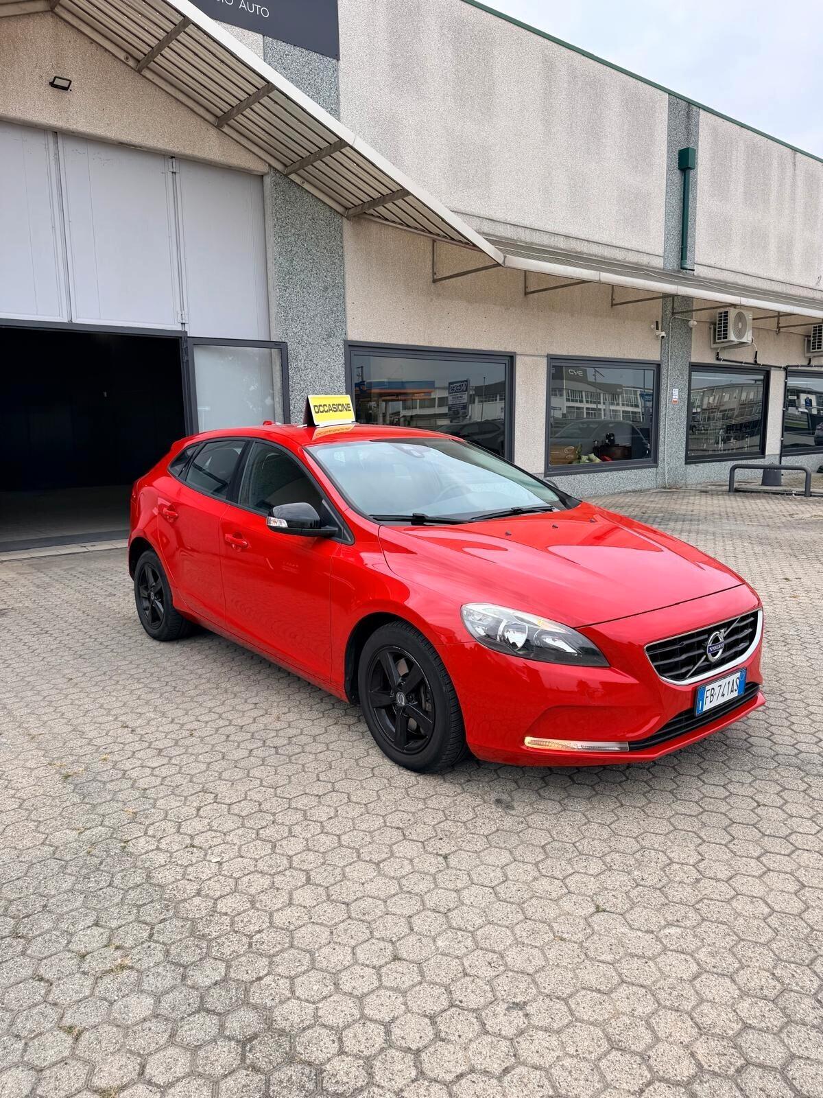 Volvo V40 D2 R-design Momentum