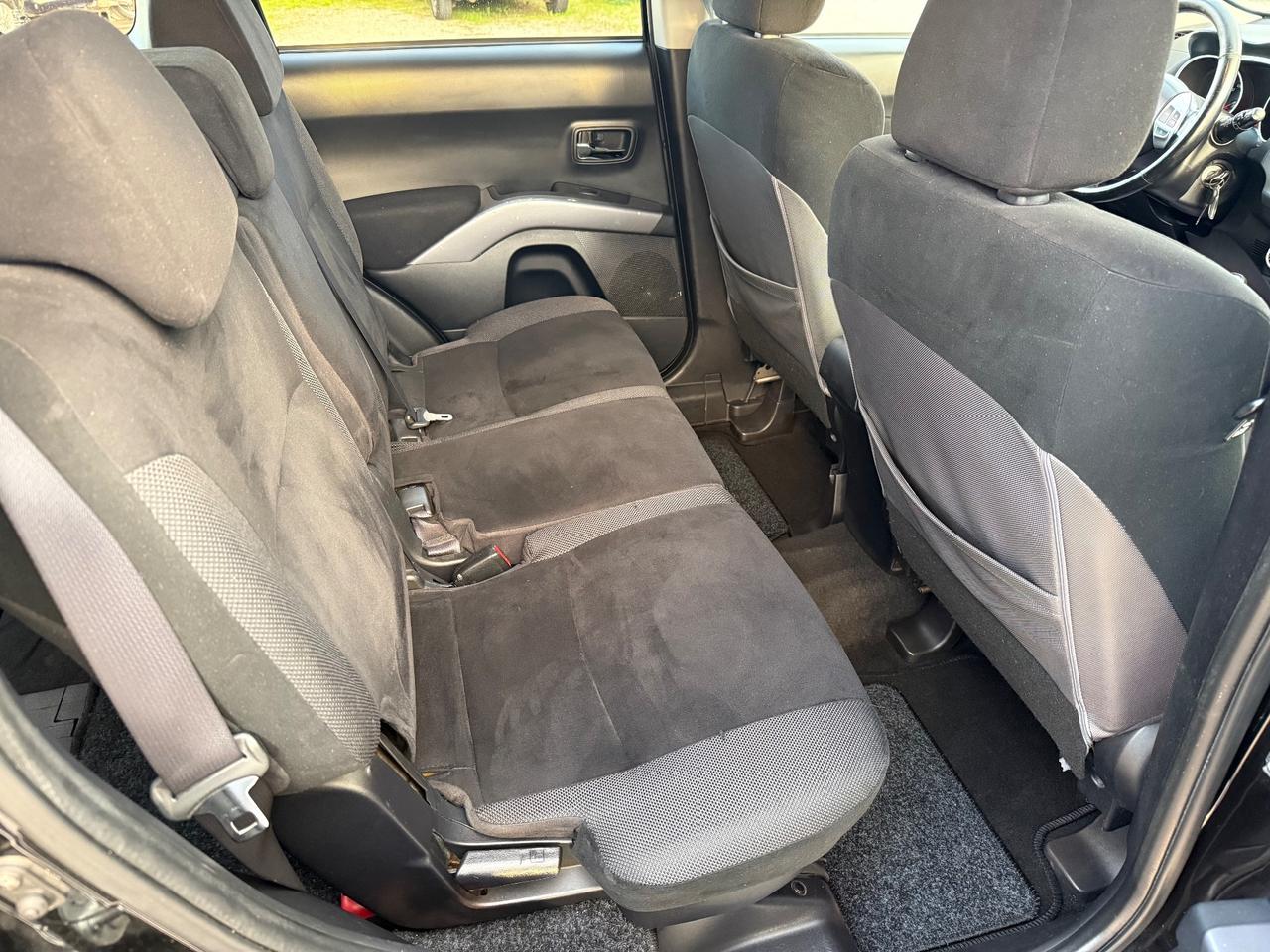Mitsubishi Outlander 2.0 DI-D Instyle 7 p.ti DPF