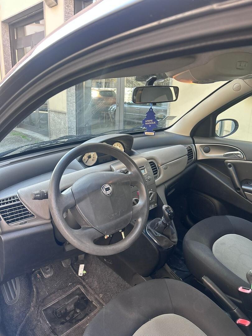 Lancia Ypsilon 79.000km certificati unipropr