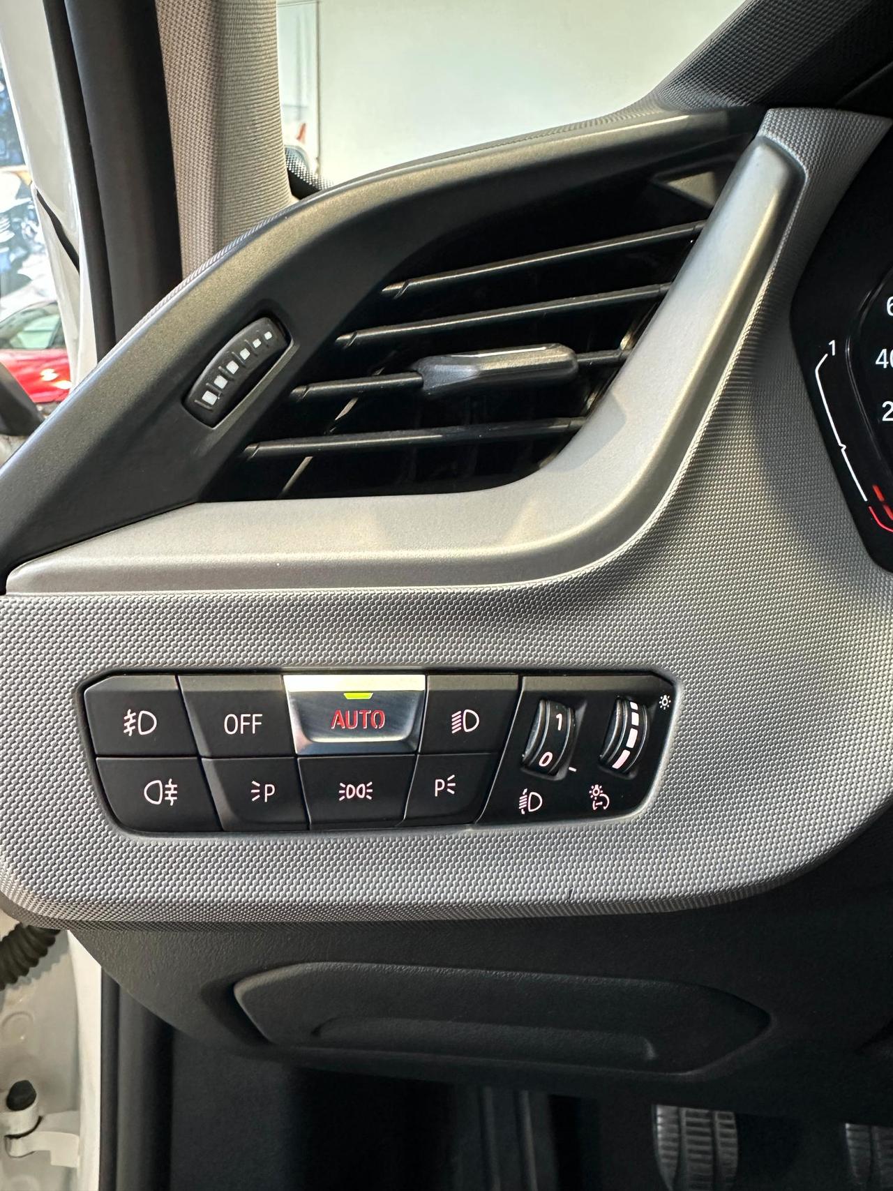 BMW 118 i Advantage - LED - 17"