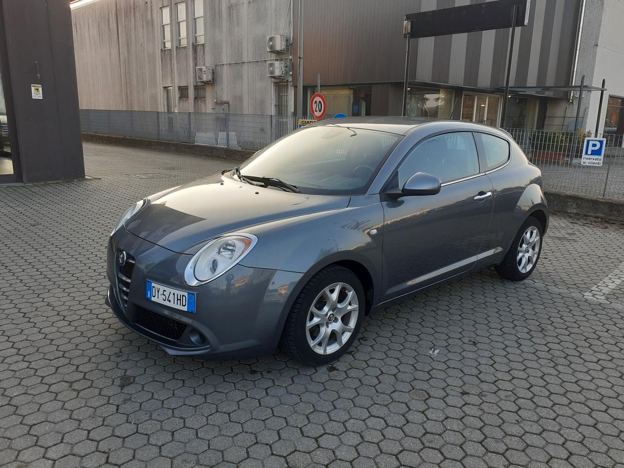 Alfa Romeo MiTo 1.6 JTDm 16V Distinctive Sport Pack