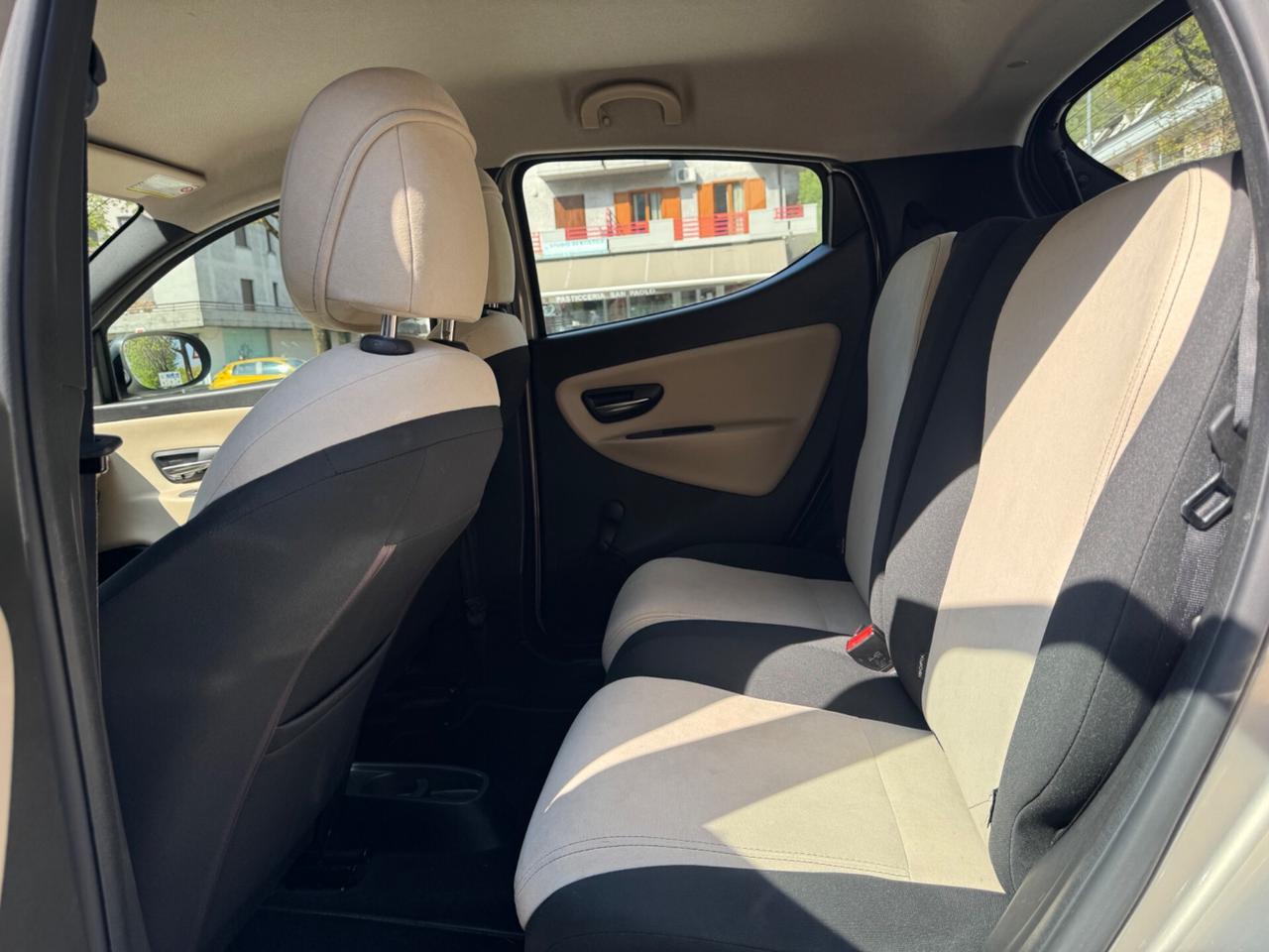 Lancia Ypsilon 1.2 69 CV 5 porte OK NEOPATENTATI