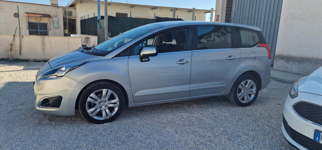 Peugeot 5008 1.6 HDi 115CV Allure 2014 7 POSTI